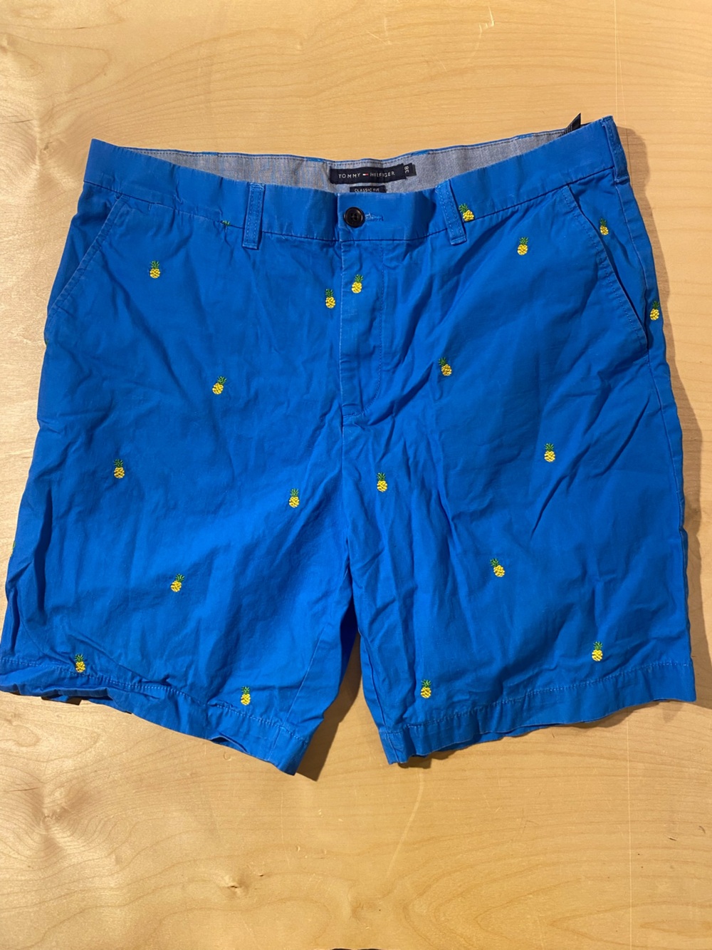 Tommy Hilfiger Royal Blue Pineapple Embroidered Flat-Front Men's Shorts 38 (BM)